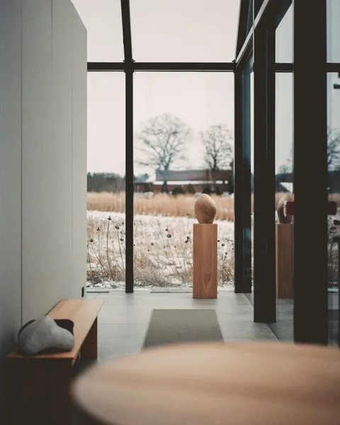 Interiors & Spaces – frame 08