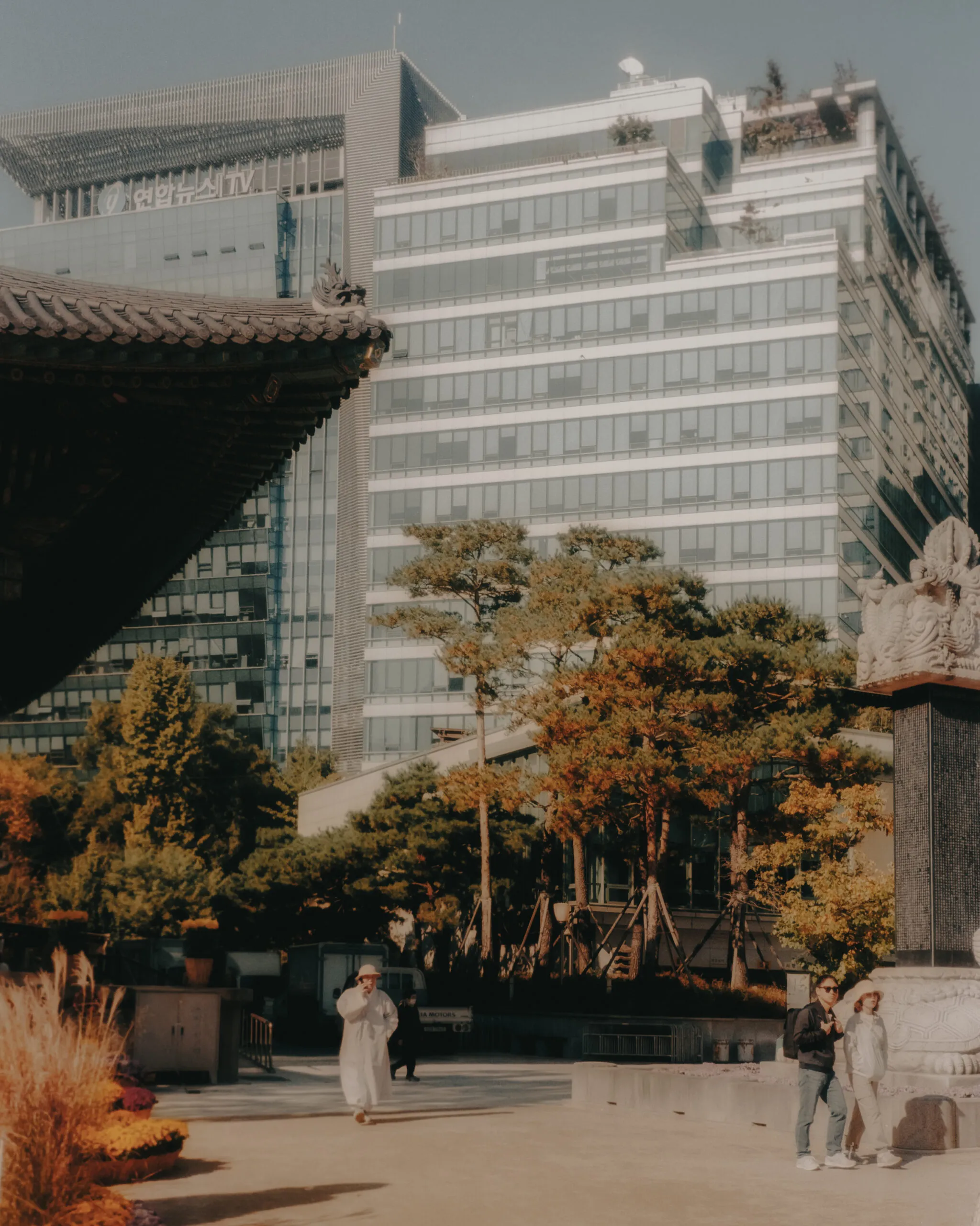 Temple in Seoul, South Korea by Filip Gielda-04